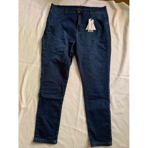 Boohoo Dark Wash Skinny Jeans (size 18)